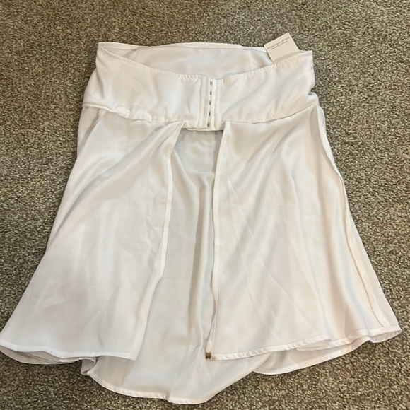 Backless blouse - Picture 2 of 2